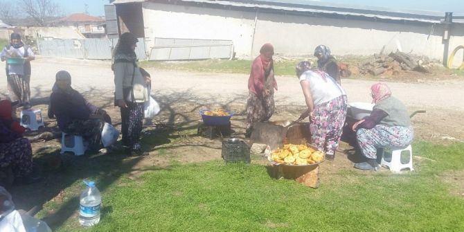 İmece İle Kandil Lokması Yaptılar