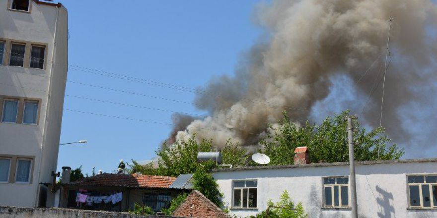 Çatı Katı Alev Alev Yandı