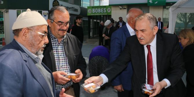 Bolu’da 12 Bin Kişilik Kandil Lokumu Dağıtıldı