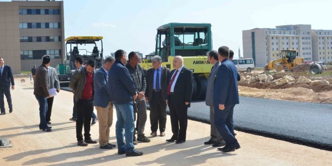 Rektör Gönüllü İnşaat Çalışmalarını Yerinde İnceledi