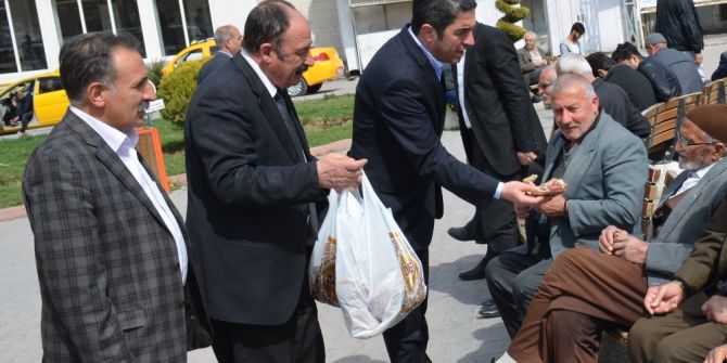 Chp Kandil Simidi Dağıttı