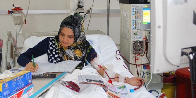 Diyaliz Hastaları Hastanede Okuma Yazma Öğreniyor