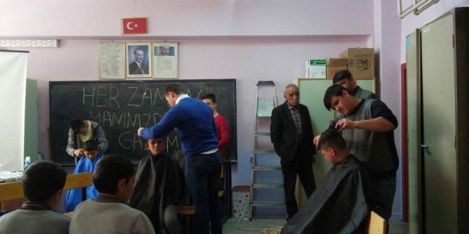 ‘Her Zaman Yanınızdayız’ Projesi Ekibi Gazi Mahallesinde