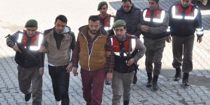 Karabük’te Sahte Altın Ve Uyuşturucuyla Yakalanan 5 Kişi Tutuklandı