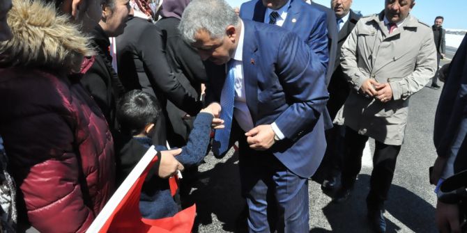 Bakan Arslan Sarıkamış’ta Esnafı Ziyaret Etti