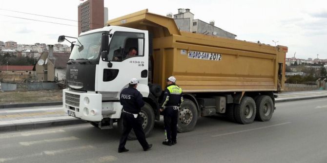 Sivas’ta Kamyonlar Denetlendi
