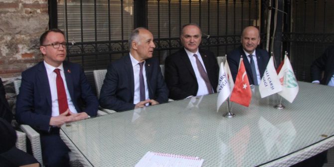 Bakan Özlü, Bursa’da ‘Hayır’ Çadırını Ziyaret Etti