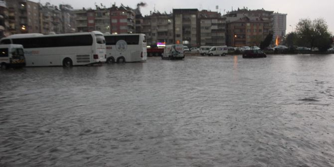 Aydın’da Sağnak Yağmura Teslim Oldu