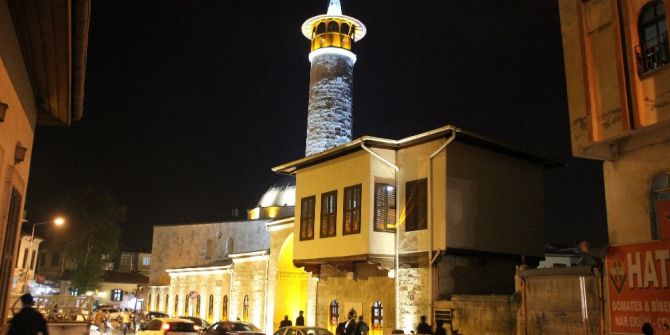 Hataylılar Ellerini Semaya Kaldırıp Dua Ettiler