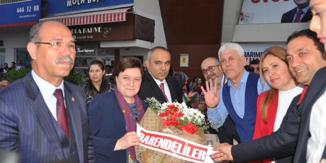 Ak Parti’li Fatma Güldemet Sarı Kadirli’de Halka Hitap Etti