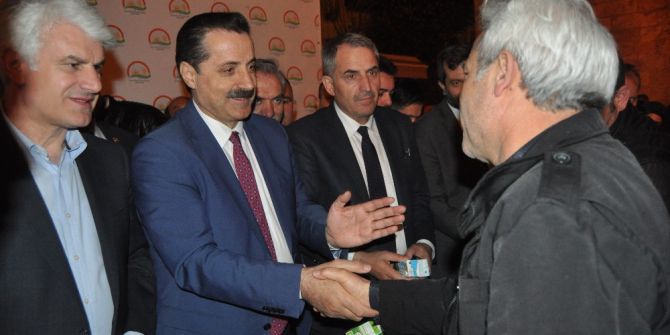 Bakan Çelik Ulu Cami’de Vatandaşların Kandillerini Kutladı