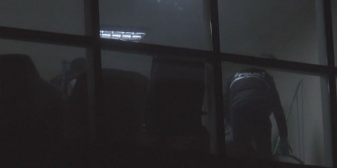 İş Merkezine Yapılan Operasyonda El Bombası Ve Silah Ele Geçirildi