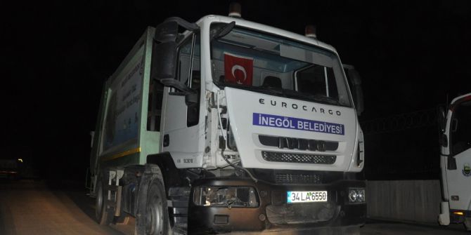 Çöp Kamyonu İle Çarpışan Motosikletli Yaşam Savaşı Veriyor