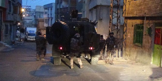 11 Sürgülü Demir Kapı Ve 2 Güvenlik Kamerasına Rağmen Polisten Kaçamadılar