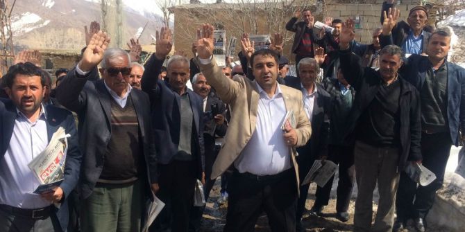 Referandum İçin Kara Çamura Aldırmıyorlar