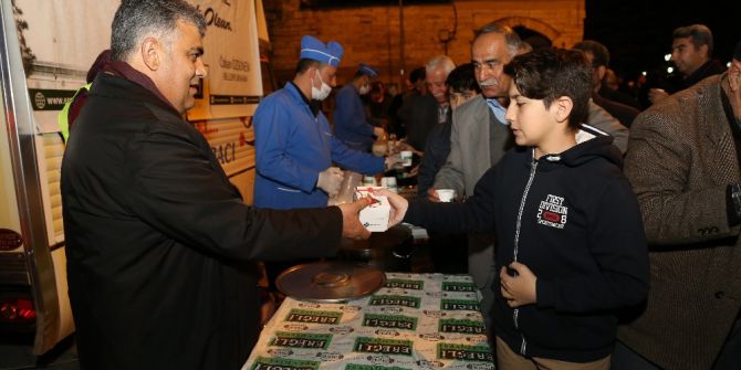 Ereğli Belediyesinden Cami Cemaatine Kandil Simidi Ve Süt İkramı