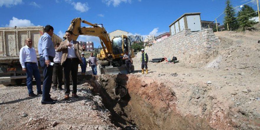 Başkan Eroğlu, Alt Yapı Ve Yol Çalışmalarını Yerinde İnceledi