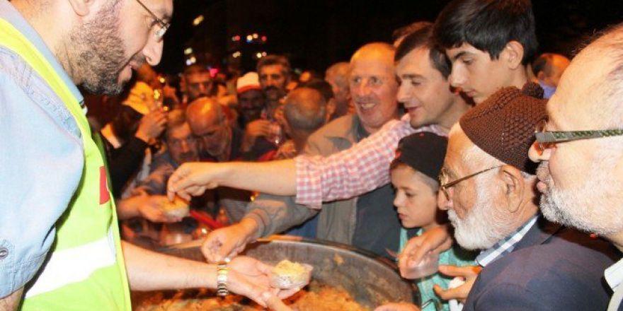 Müs-der, Milli İrade Bekçilerine İkram Nöbetinde…