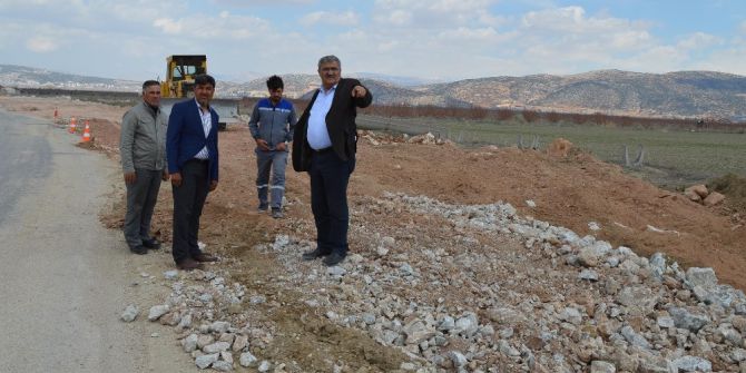 Elmalı Pirhasanlar Grup Yolu Genişletiliyor