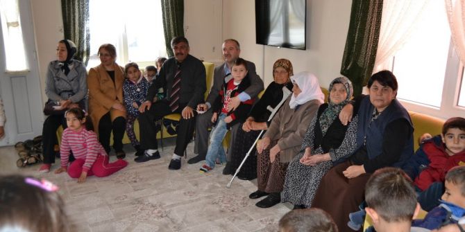 Kulu’da Ana Sınıfı Öğrencilerden Yaşlı Yaşam Merkezine Ziyaret