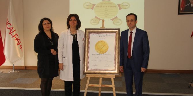 Medicalpark İzmir’e Uluslararası İki Başarı Belgesi
