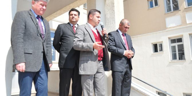 Fen Lisesi Öğrencileri Okul Bahçesine Fidan Dikti