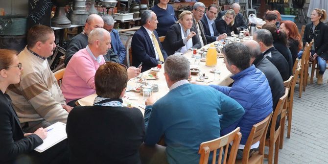 Başkan Uyar, Tarihi Pazarda Esnafla Buluştu