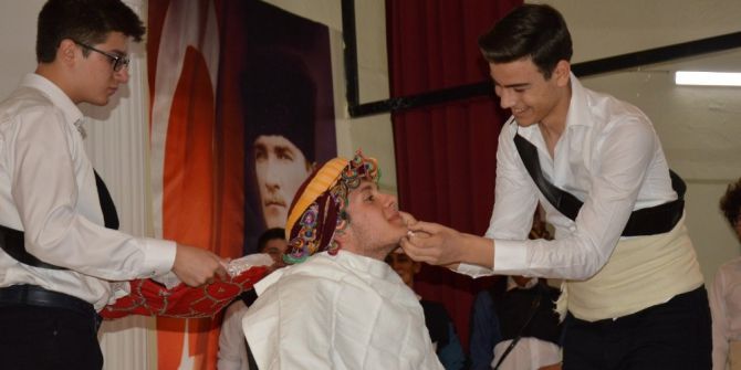 Yabancı Öğrenciler Kına Gecesiyle Türk Kültürünü Tanıdı