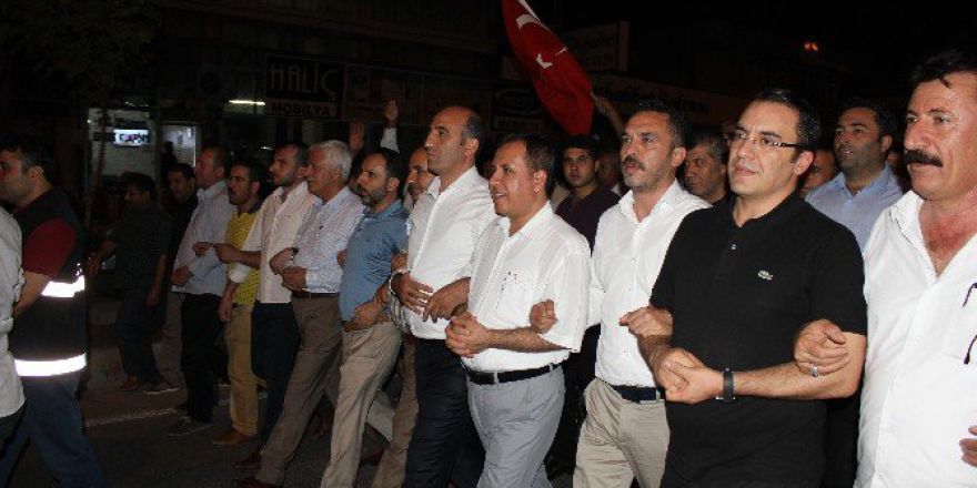 Kahta’da Sağlık Çalışanları Demokrasi Yürüyüşüne Katıldı