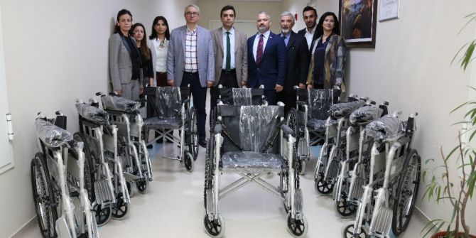 Aü’den Tekerlekli Sandalye Bağışı