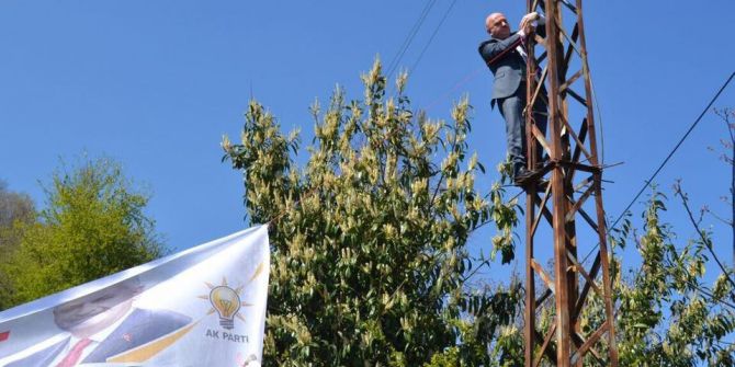 Ak Parti’li Vekil Elektrik Direğine Tırmandı