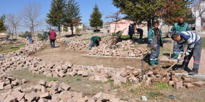 Develi İmamı Azam Parkı’nda Revizyon Çalışması