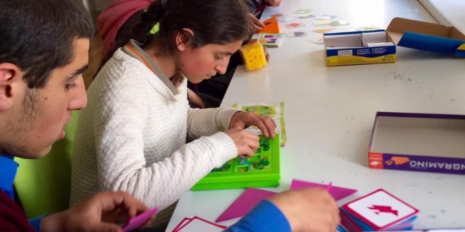 Akıl Oyunları Öğretilmez, Oynatılır