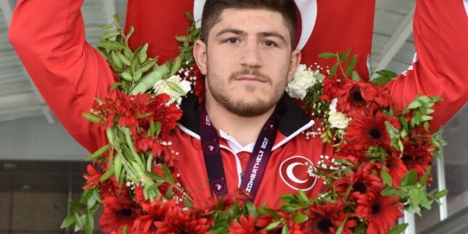 Avrupa Fatihi Ertürk’e Coşkulu Karşılama