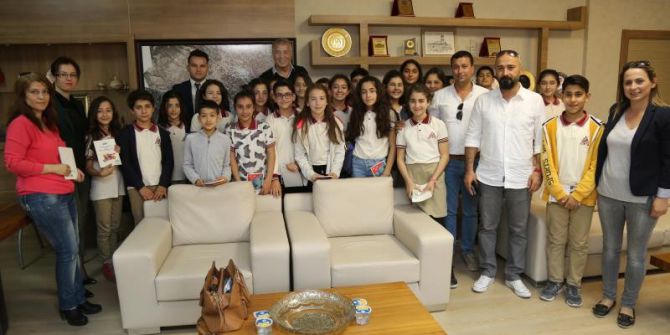 Öğrenciler Başkan Tarhan’a Projelerini Anlattı