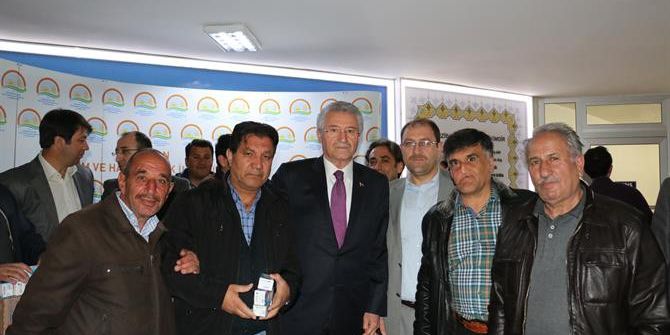 Regaip Kandilinde Vatandaşlara Süt Dağıtıldı