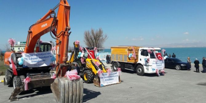 Üsküdar Belediyesinden Edremit’e Araç Desteği