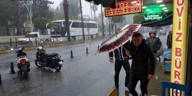 Antalya’da Sağanak Yağış