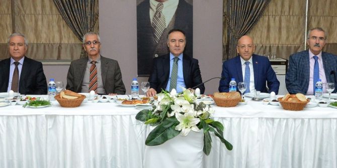 Vali Altıparmak, Kurum Müdürleri İle Biraraya Geldi