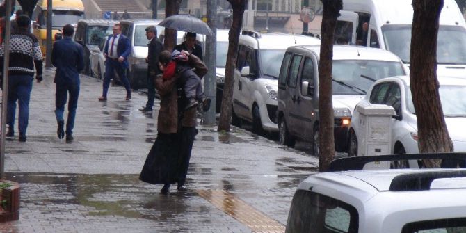 Gaziantep’te Sağanak Yağış Hayatı Olumsuz Etkiledi