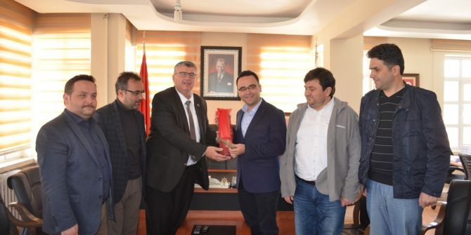 Şiyak’tan Kırmızı Dipli Mumla Davet