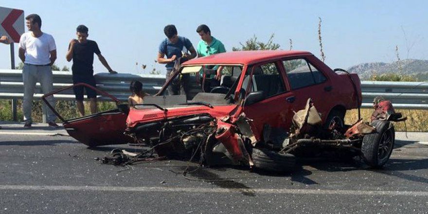 Hurdaya Dönen Araçtan Burunları Bile Kanamadan Çıktılar
