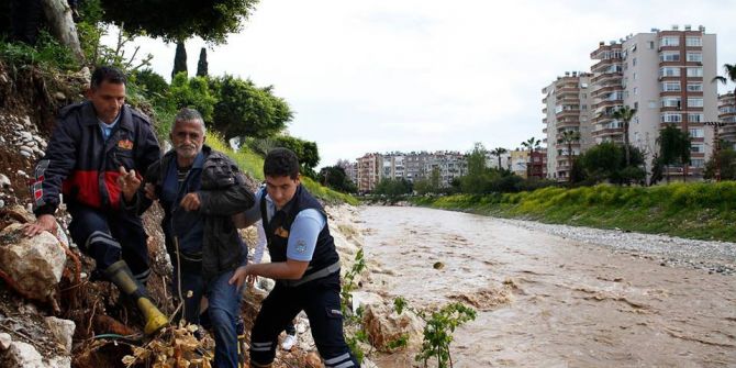 Mersin’de Dereye Düşen Vatandaşı Çevredekiler Kurtardı