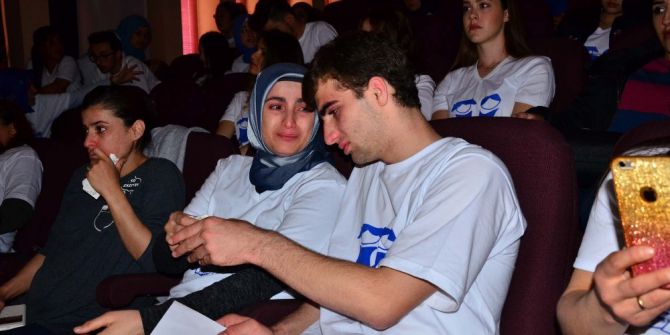 Otizmli Genç Yaşadıklarını Gözyaşlarıyla Anlattı