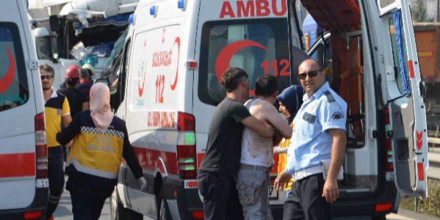 Otomobil İki Tır Arasında Sıkıştı: 1 Ölü, 7 Yaralı