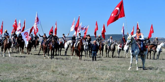 Uşak’ta Onlarca At İle “Evet” Klibi