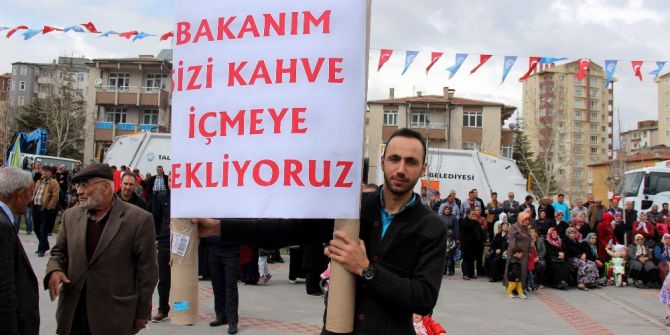 Bakan Özhaseki Gencin İsteğini Kırmadı