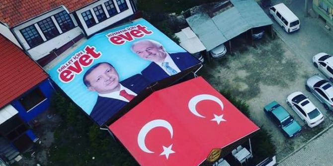 Kütahyalı İş Adamından İş Yerinin Çatısına ‘Evet’ Pankartı
