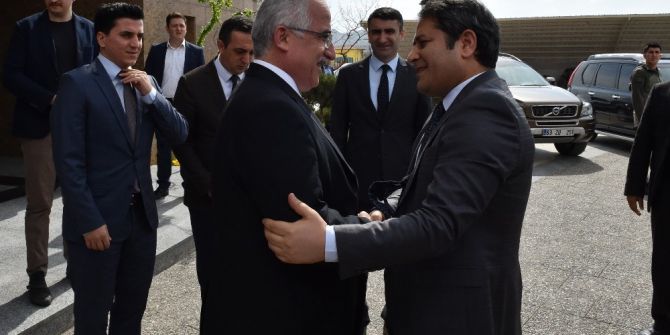 Ab Bakan Yardımcısı Ali Şahin Vali Tuna’yı Ziyaret Etti
