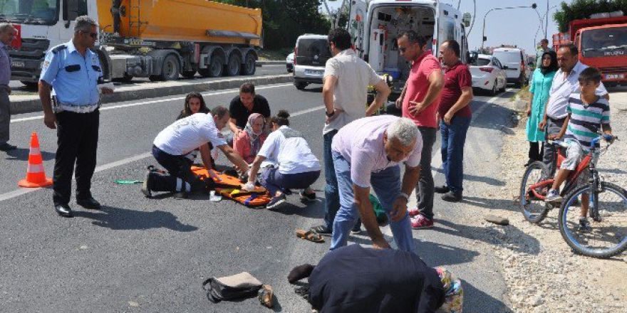 Hafif Ticari Araç Yayaya Çarptı